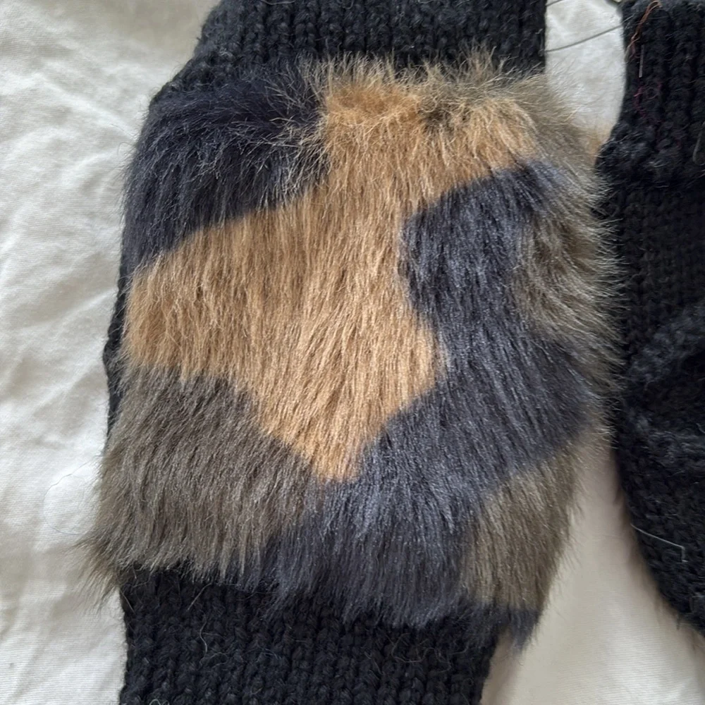 JOCELYN FAUX FUR FINGERLESS CAMOUFLAGE MITTENS